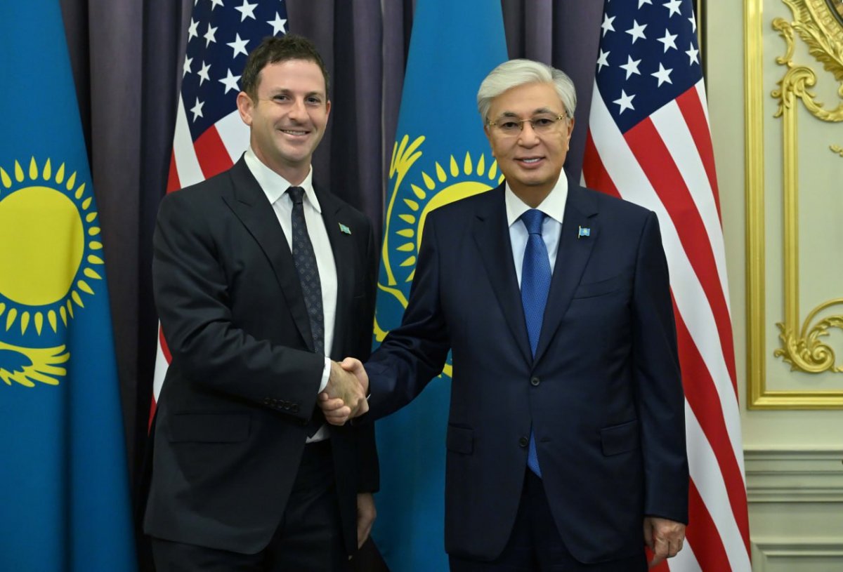 Токаев обсудил цифровизацию и ИИ с представителем Goldman Sachs