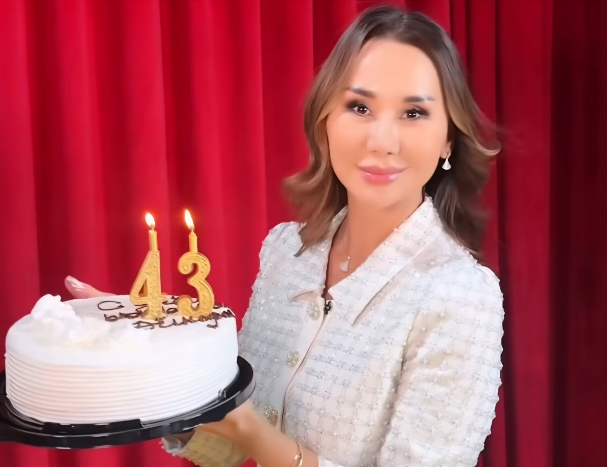 Супругу Динары Сатжан имам вручил шапан (ВИДЕО)