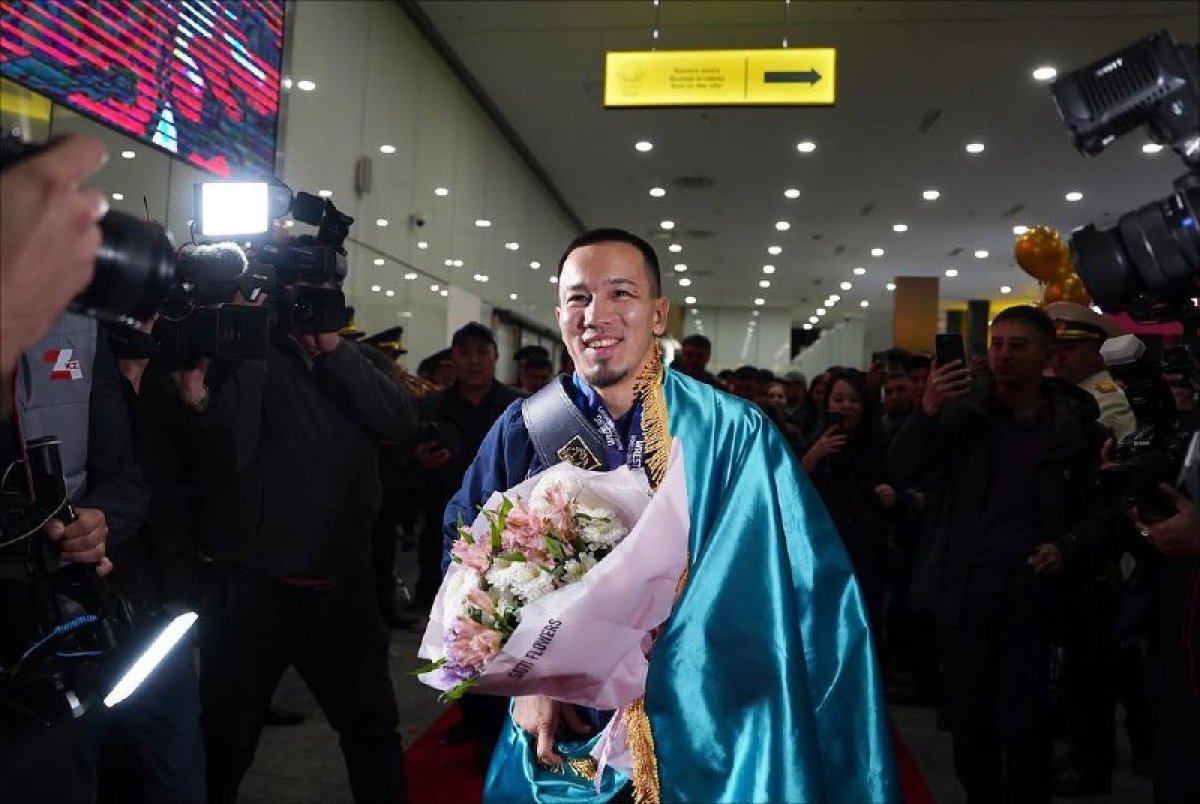 Чемпиона мира по греко-римской борьбе Айдоса Султангали встретили в Астане