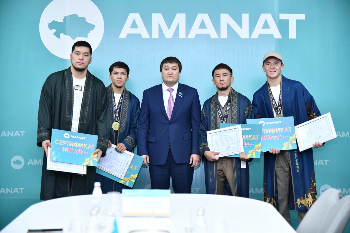 AMANAT отметил успех сборной Казахстана по боксу на Чемпионате мира в Ливерпуле