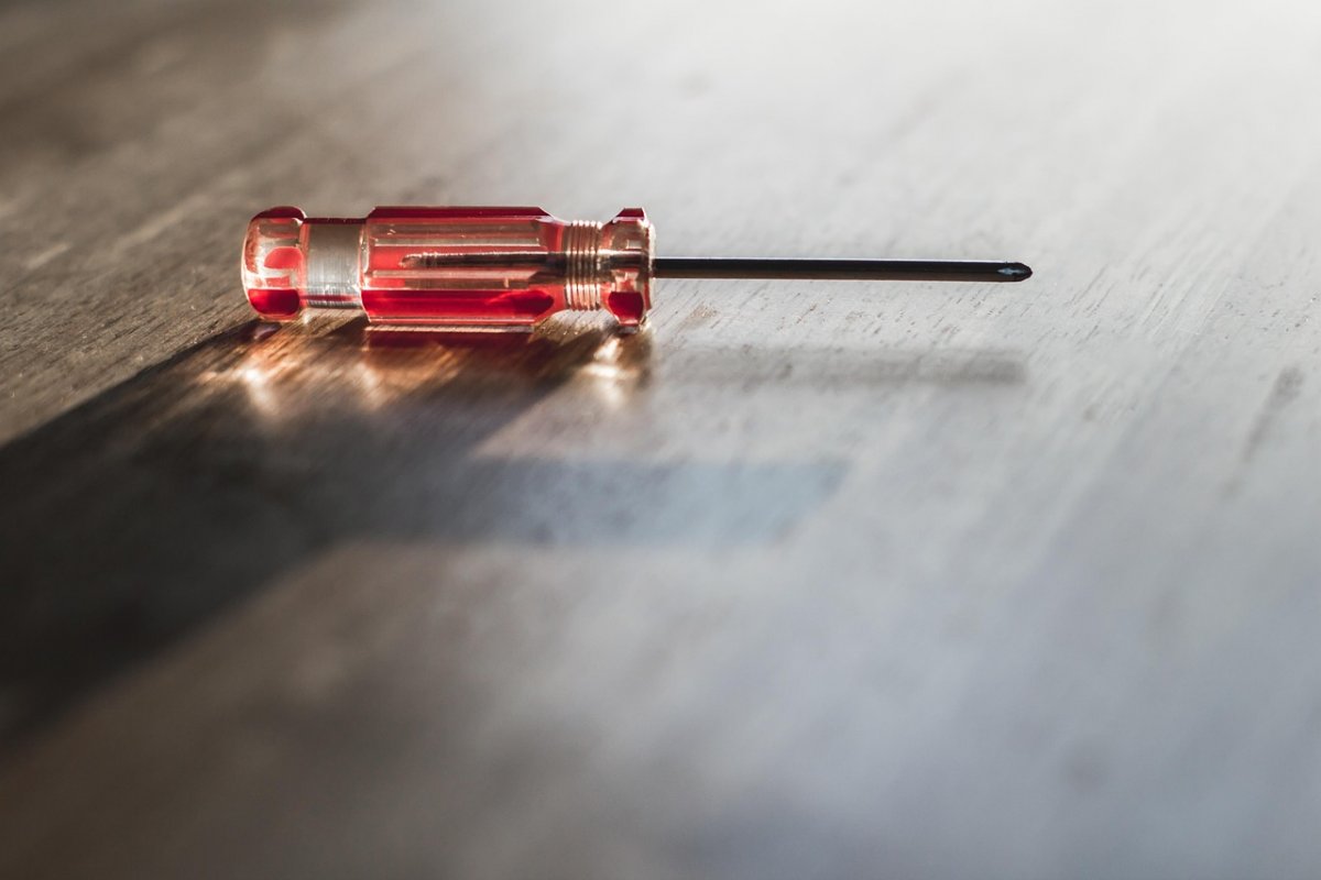 Мужчина забил отверткой знакомую в квартире