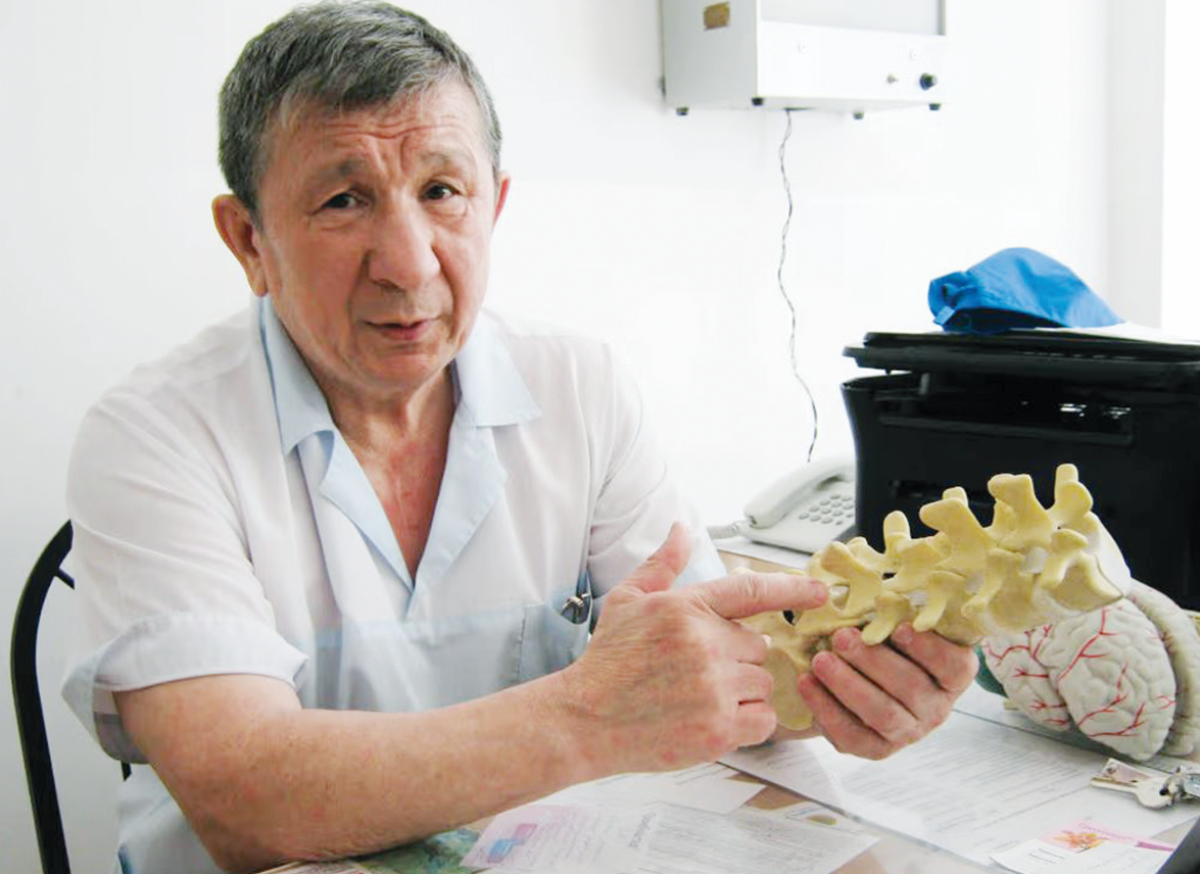 Нейрохирурги Дюсембаевы: от отца к сыну, от профессионала к профессионалу