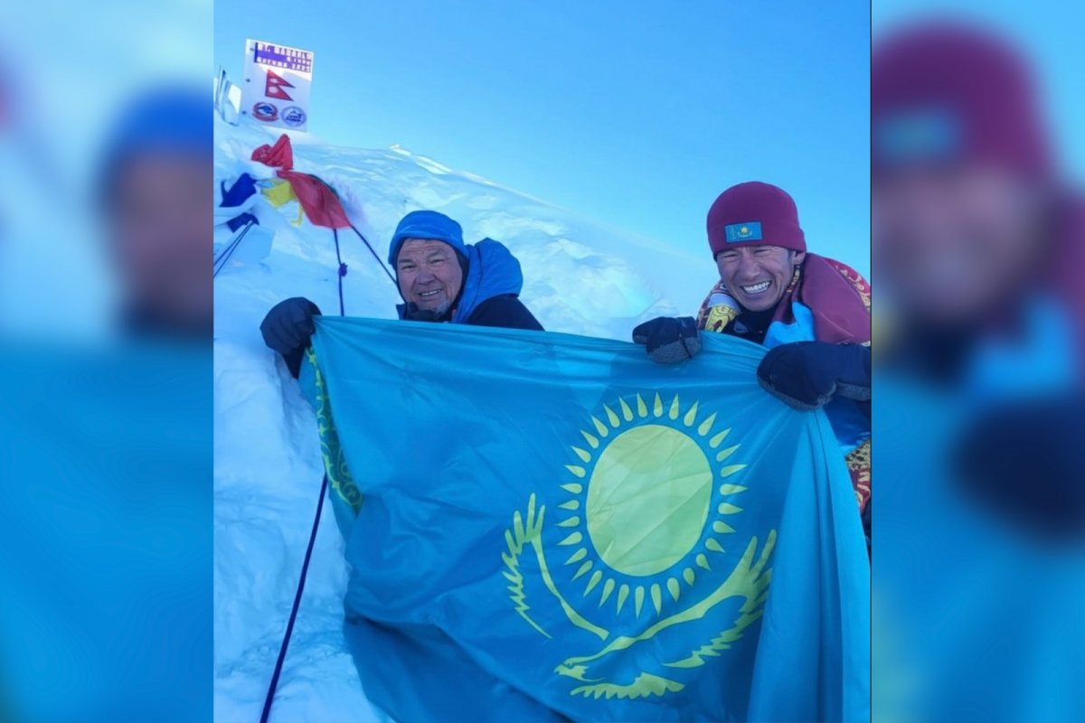 Флаг Казахстана водрузили на одной из самых опасных гор Гималаев