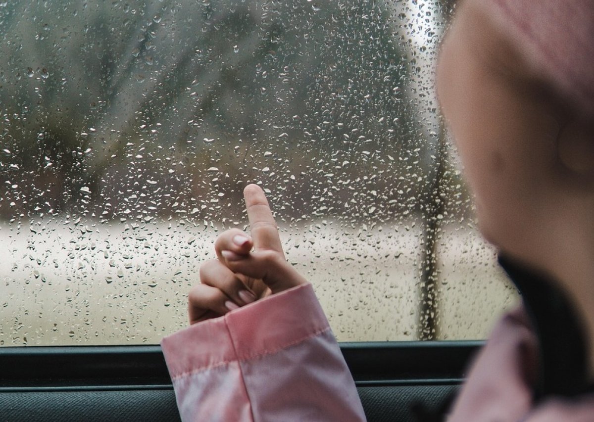 Штормовое предупреждение объявили в ряде регионов Казахстана