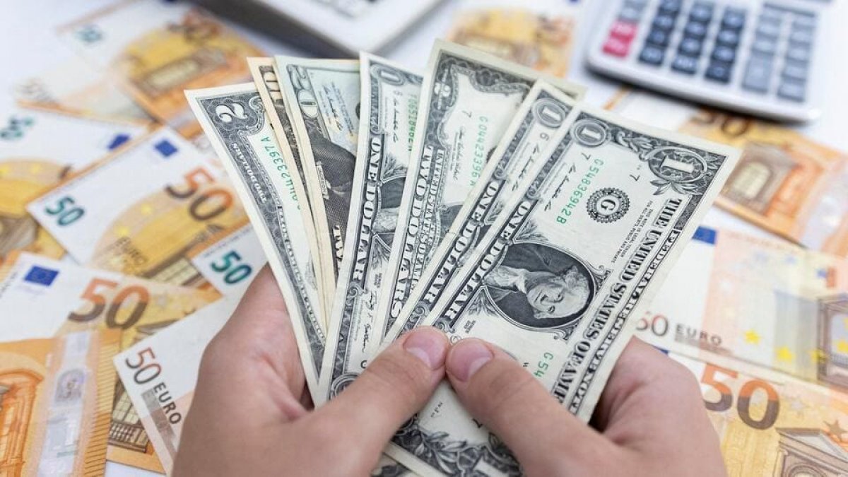 Доллар к тенге: свежие курсы валют в РК на 27 сентября