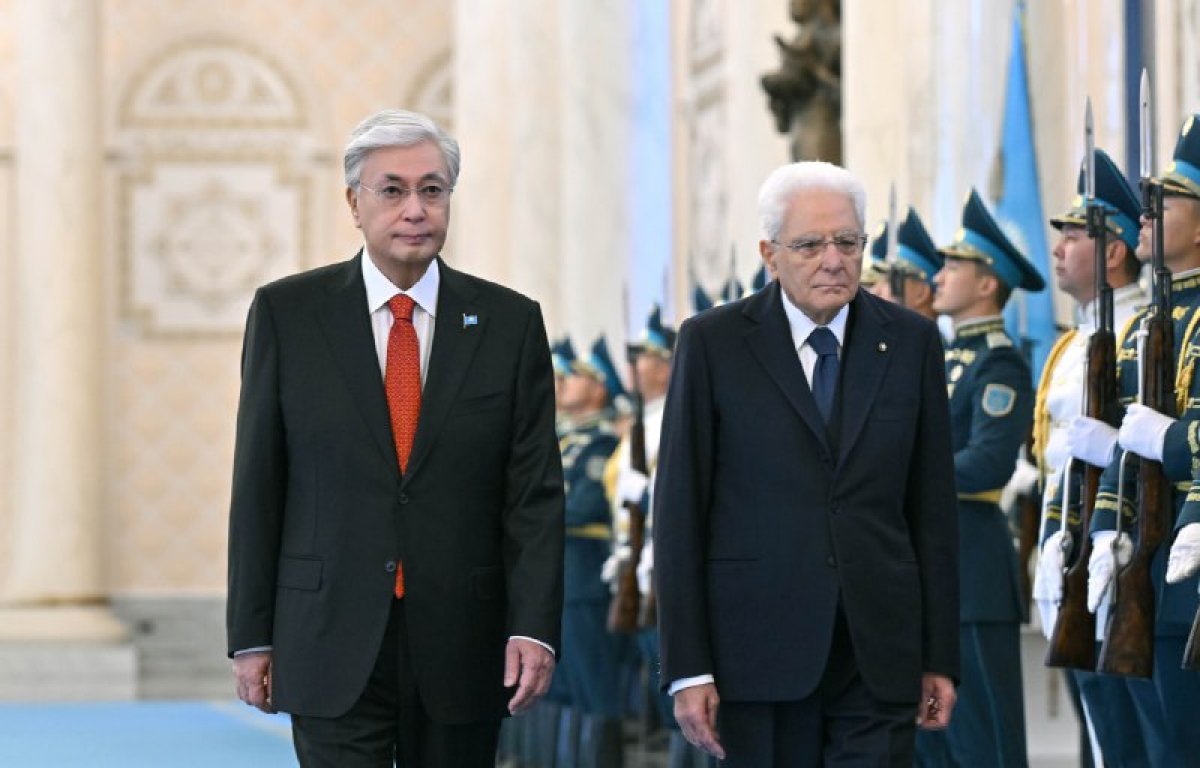 Президента Италии торжественно встретили в Акорде