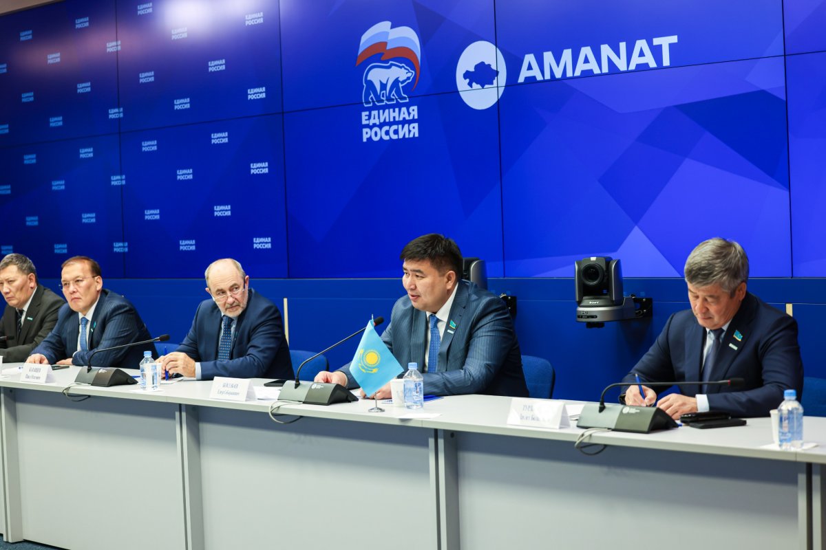 AMANAT и "Единая Россия" укрепляют казахстанско-российские отношения