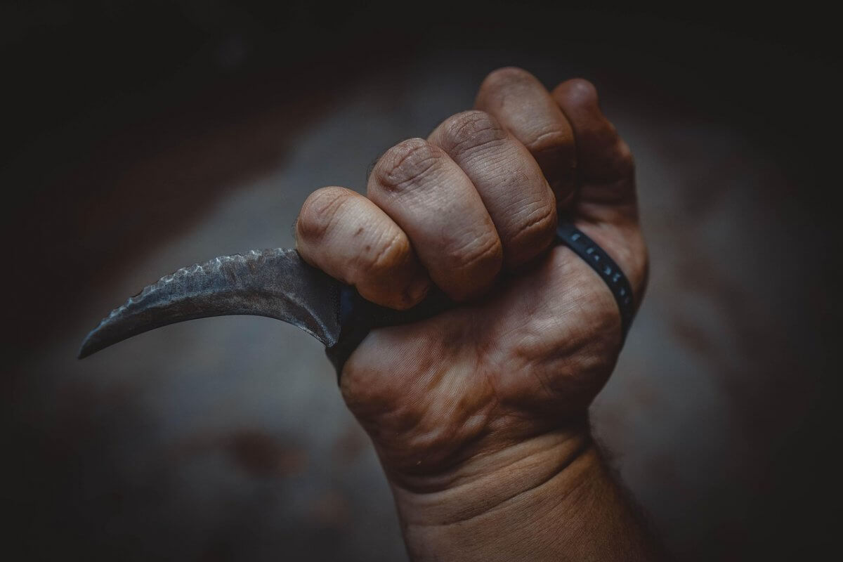 Сотрудницу банка досмерти забил ножом ее коллега