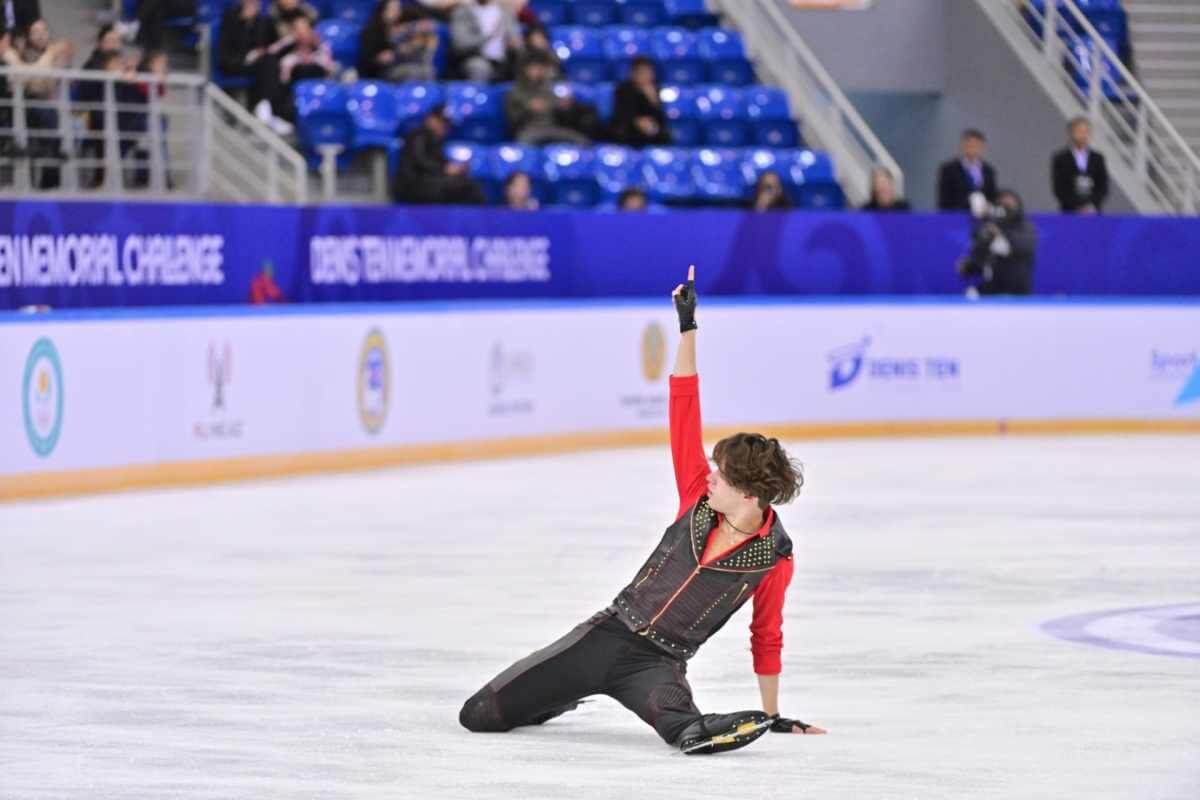 Михаил Шайдоров выиграл короткую программу на турнире памяти Дениса Тена