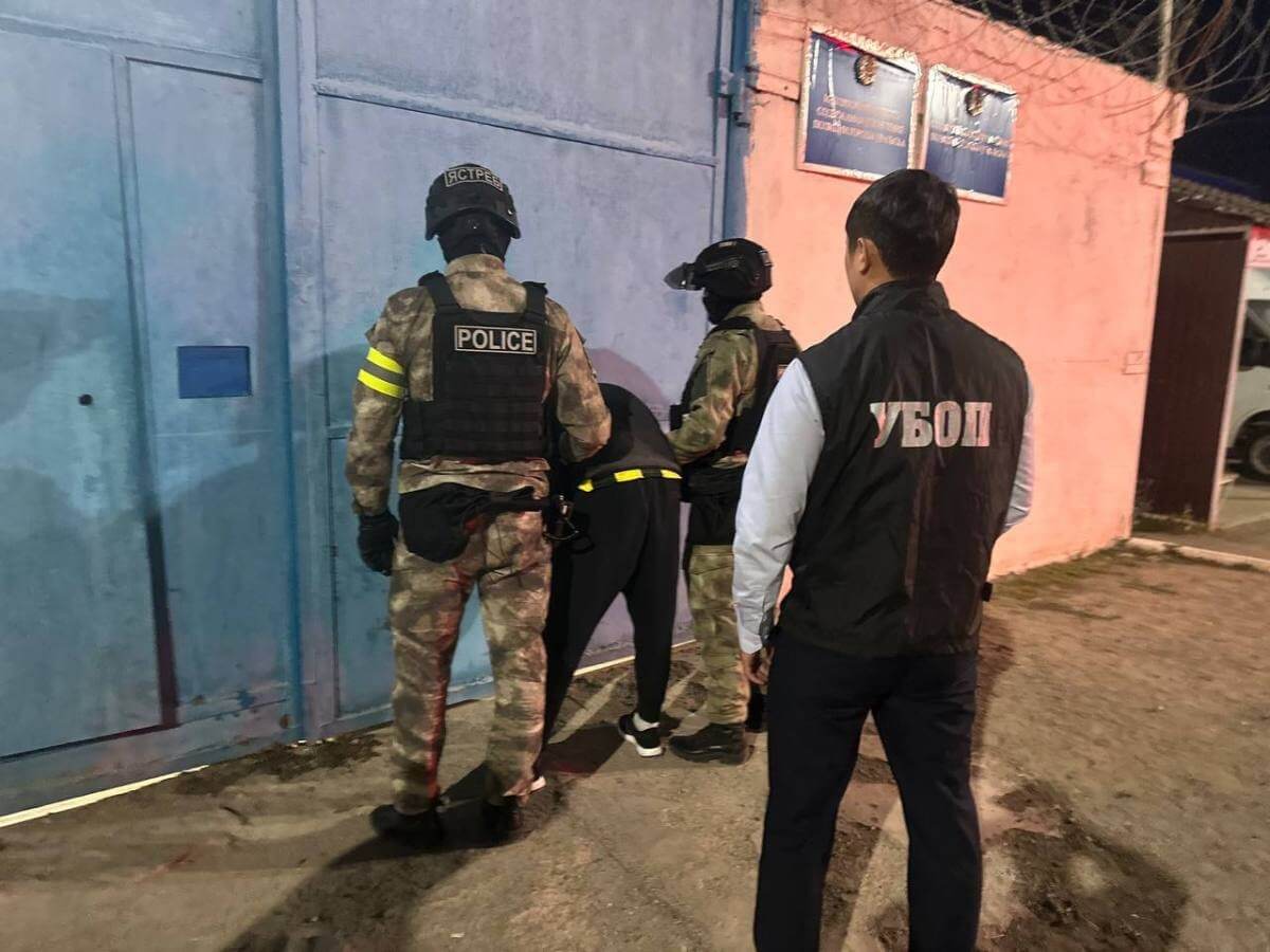 Студент отобрал iPhone у знакомого и продал его за 120 тысяч тенге в ЗКО