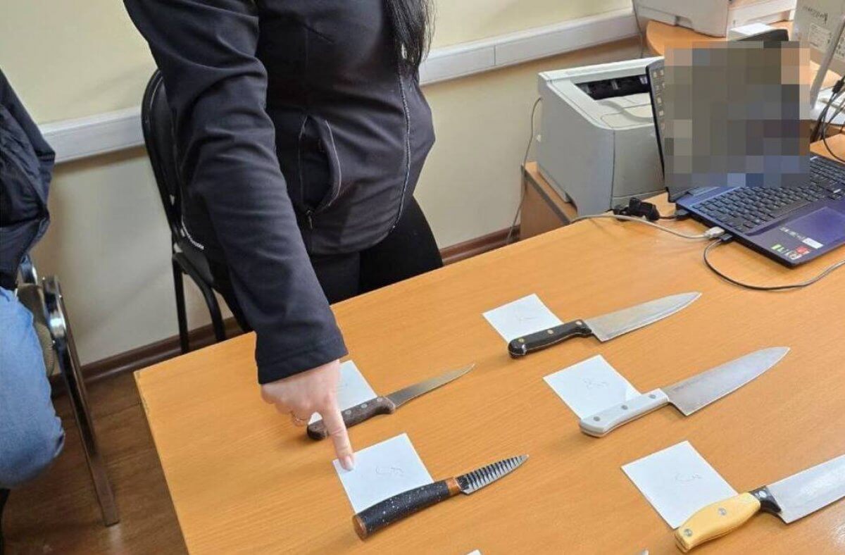 Женщина воткнула нож в живот мужчине, чтобы он не ушел в гости