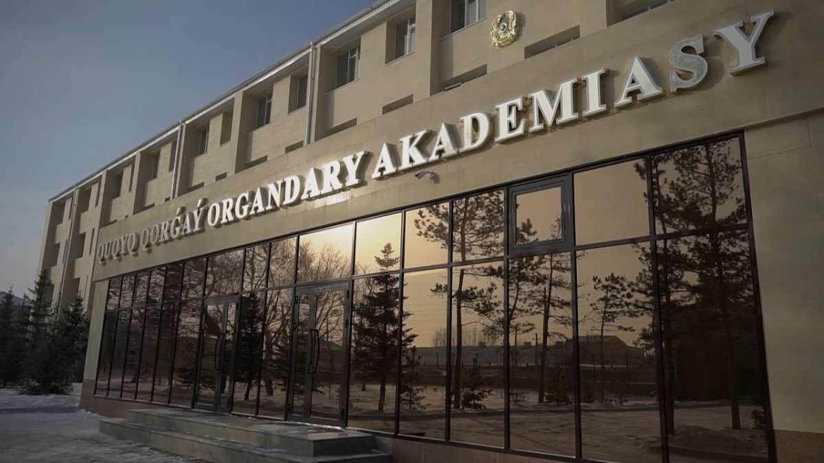 Берик Асылов представил коллективу Академии правоохранительных органов нового ректора