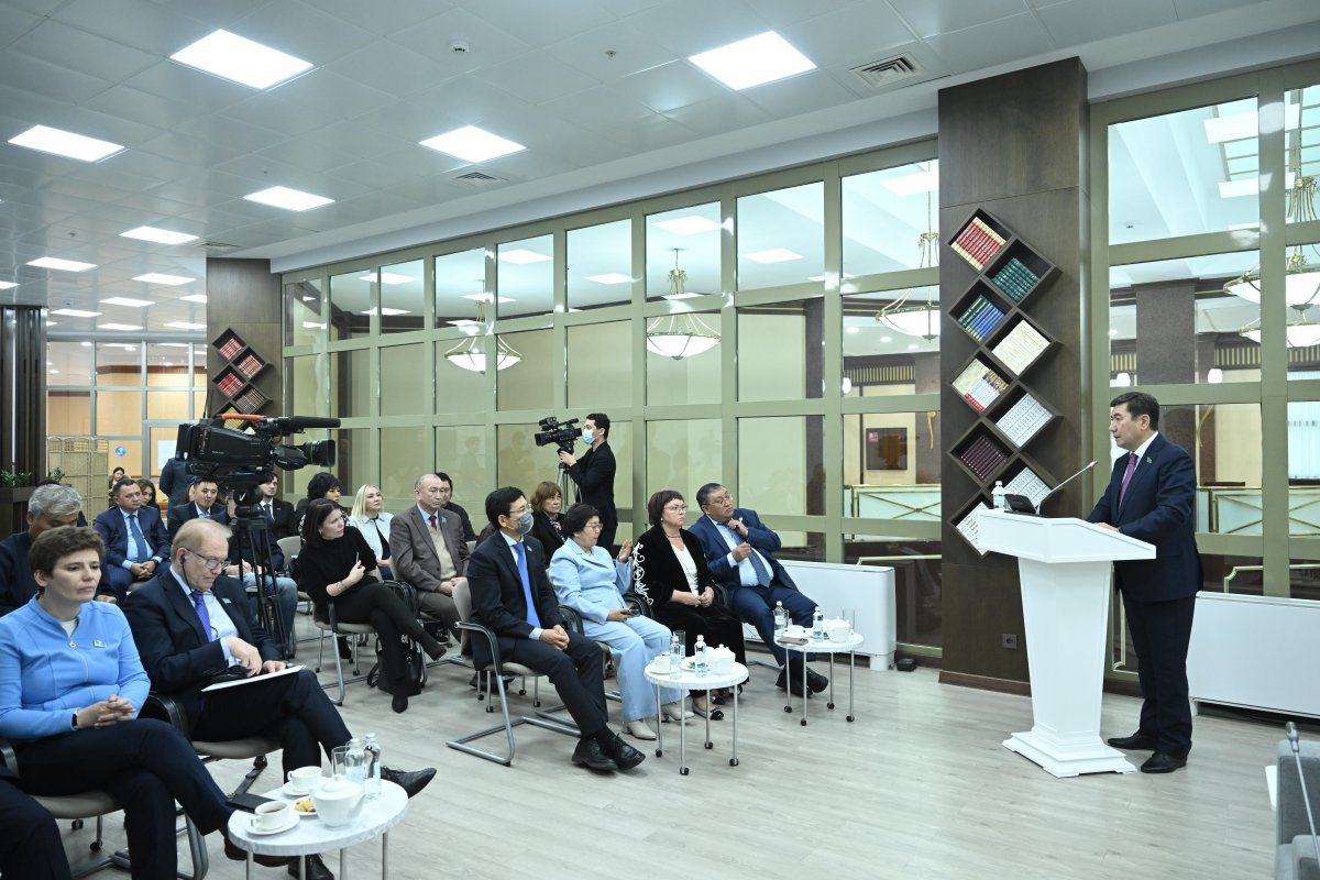 Кошанов: Общественная палата должна сосредоточить внимание на неработающих законах