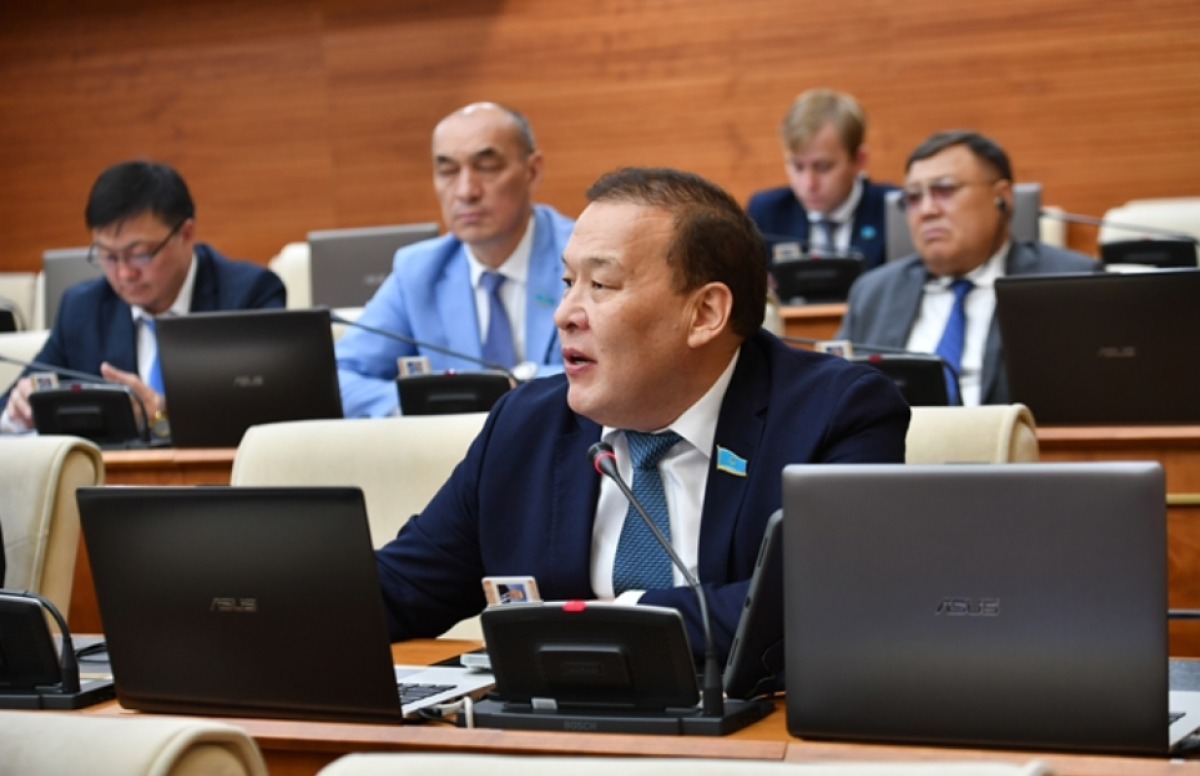 Казахстанские перевозчики начали массово попадать под ограничения в России