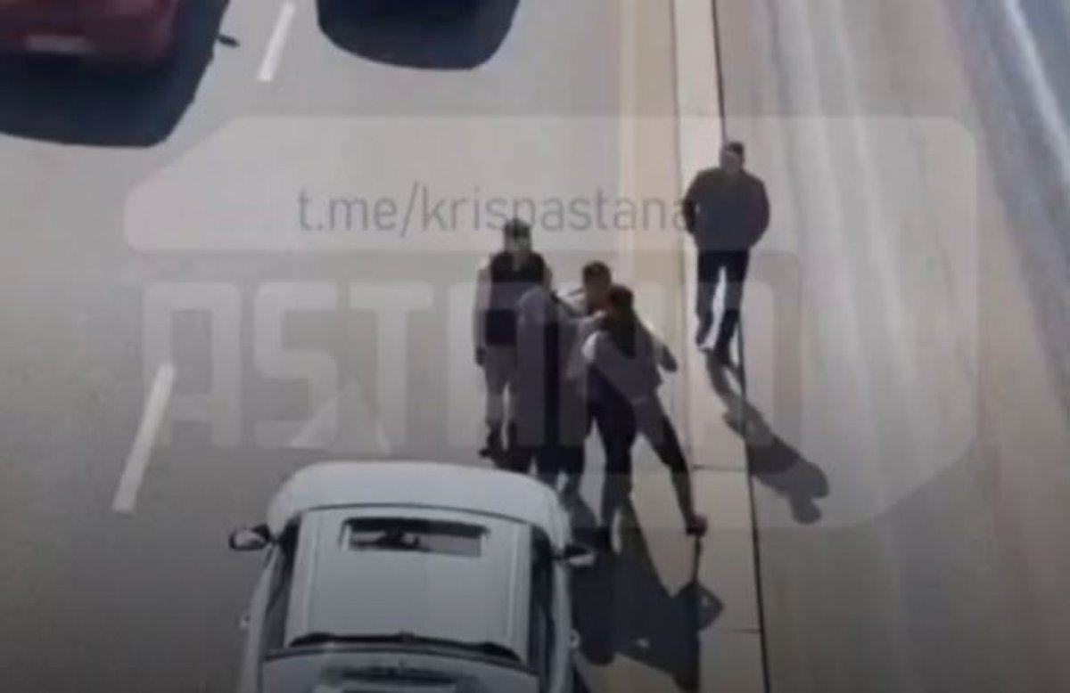 Драка с ножом у барахолки в Алматы попала на видео