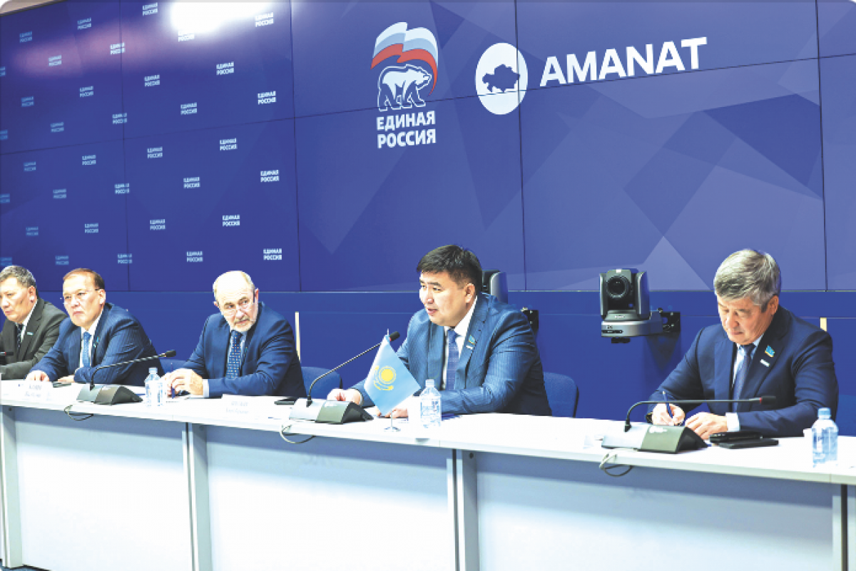 Партия "AMANAT" укрепляет сотрудничество с партией "Единая Россия"