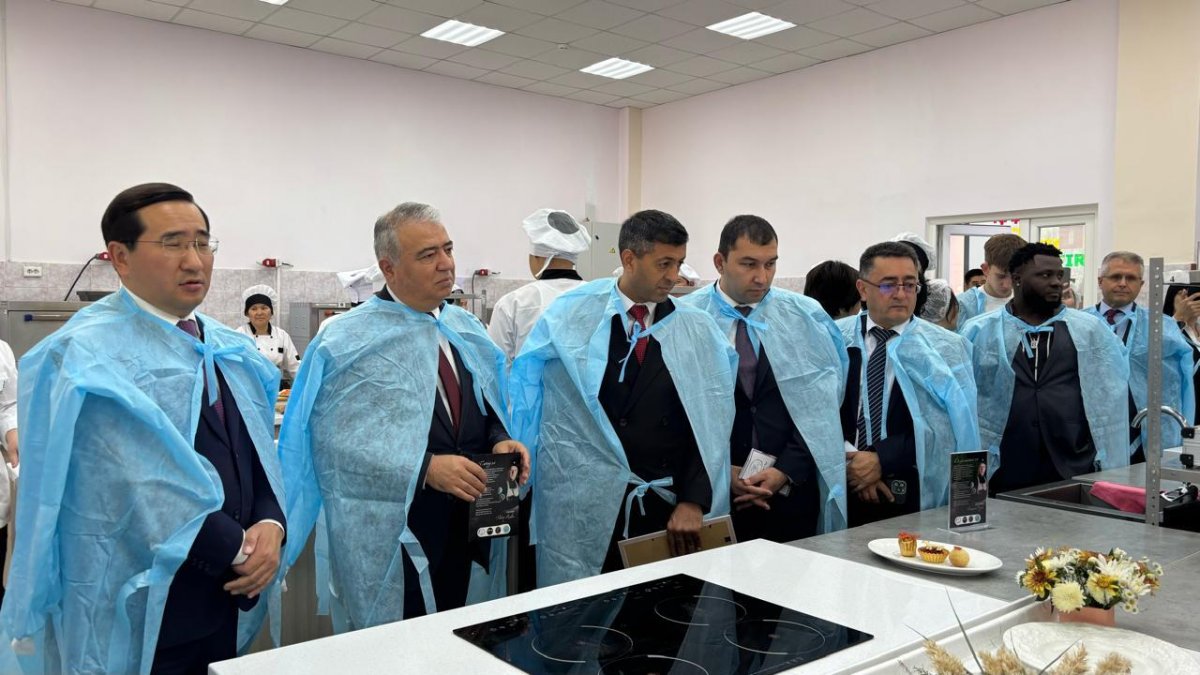 Мороженое из иримшика представил на выставке педагог из Мангистау