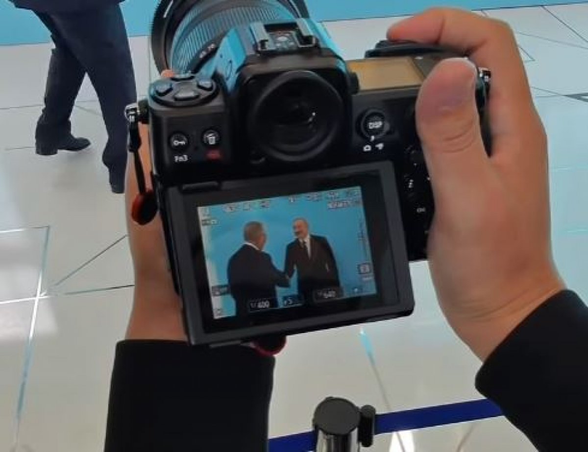 Президент Азербайджана выбил место для фотографа Токаева