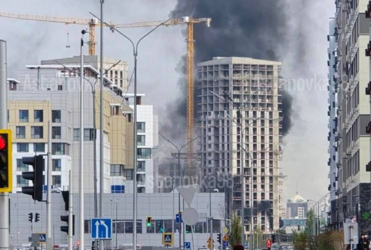 Новостройка загорелась в Астане: пострадавших нет