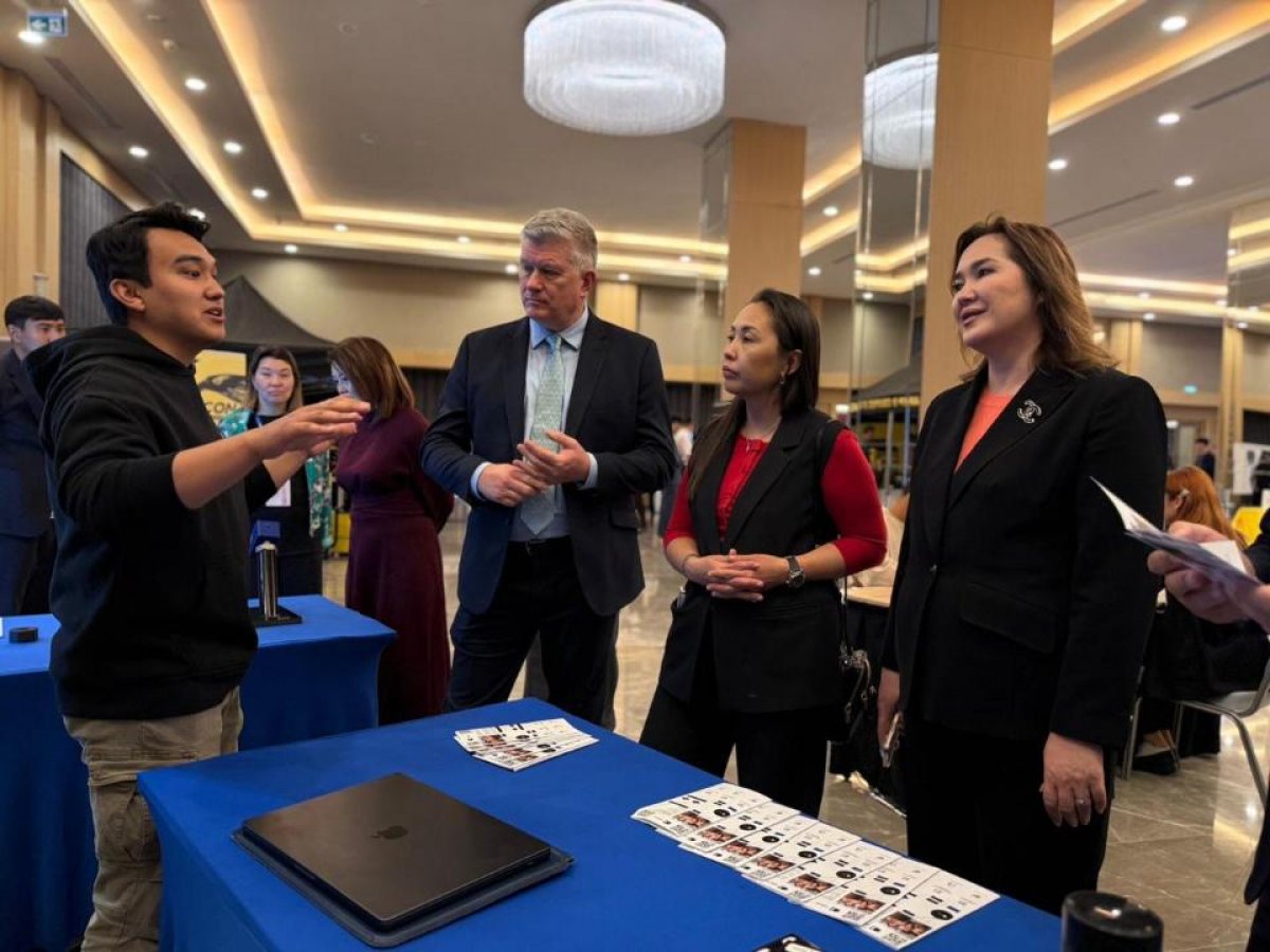Год рабочих профессий: Член Совета по стратегическому развитию WorldSkills International побывал на выставке TurkicSkills 2025
