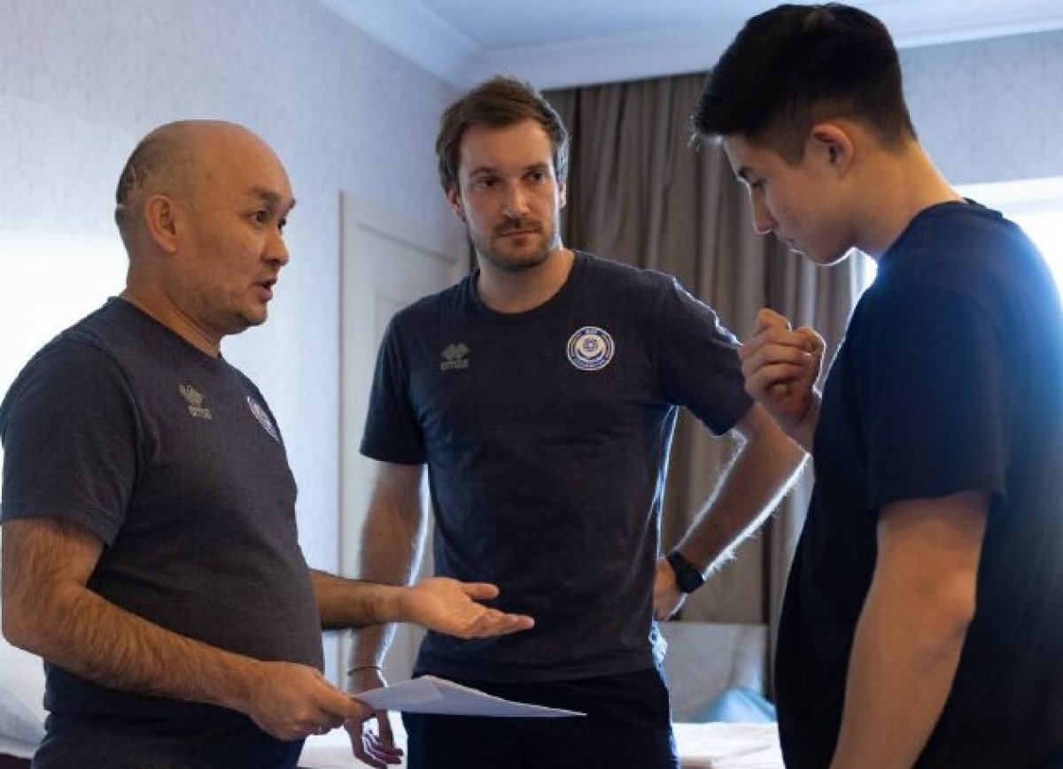 Сборная Казахстана по футболу потеряла игрока перед матчами