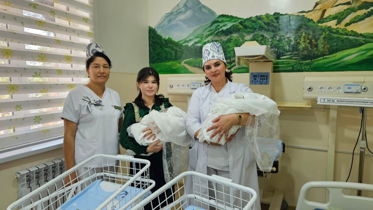 Сиамских близнецов разделили через 9 часов после рождения