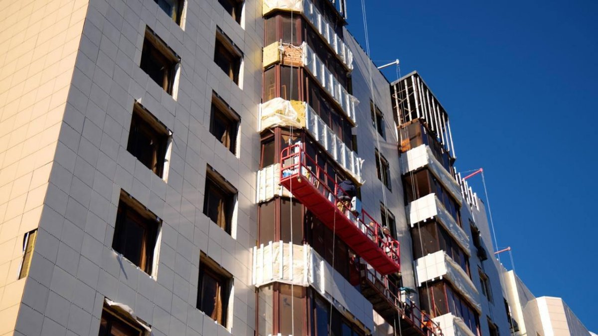 Ремонт после пожара в ЖК "Тулпар" в Астане завершен на 90%