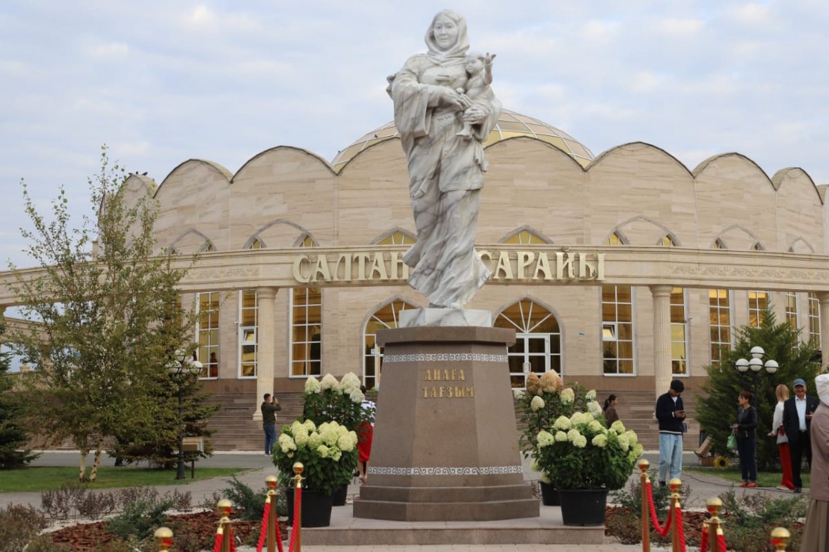 С благодарностью матери и уважением к труду