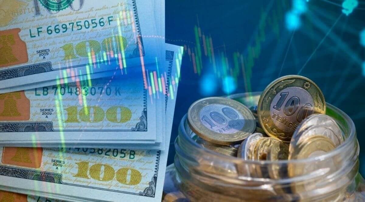 Доллар и евро подешевели в обменниках Алматы, Астаны и Шымкента