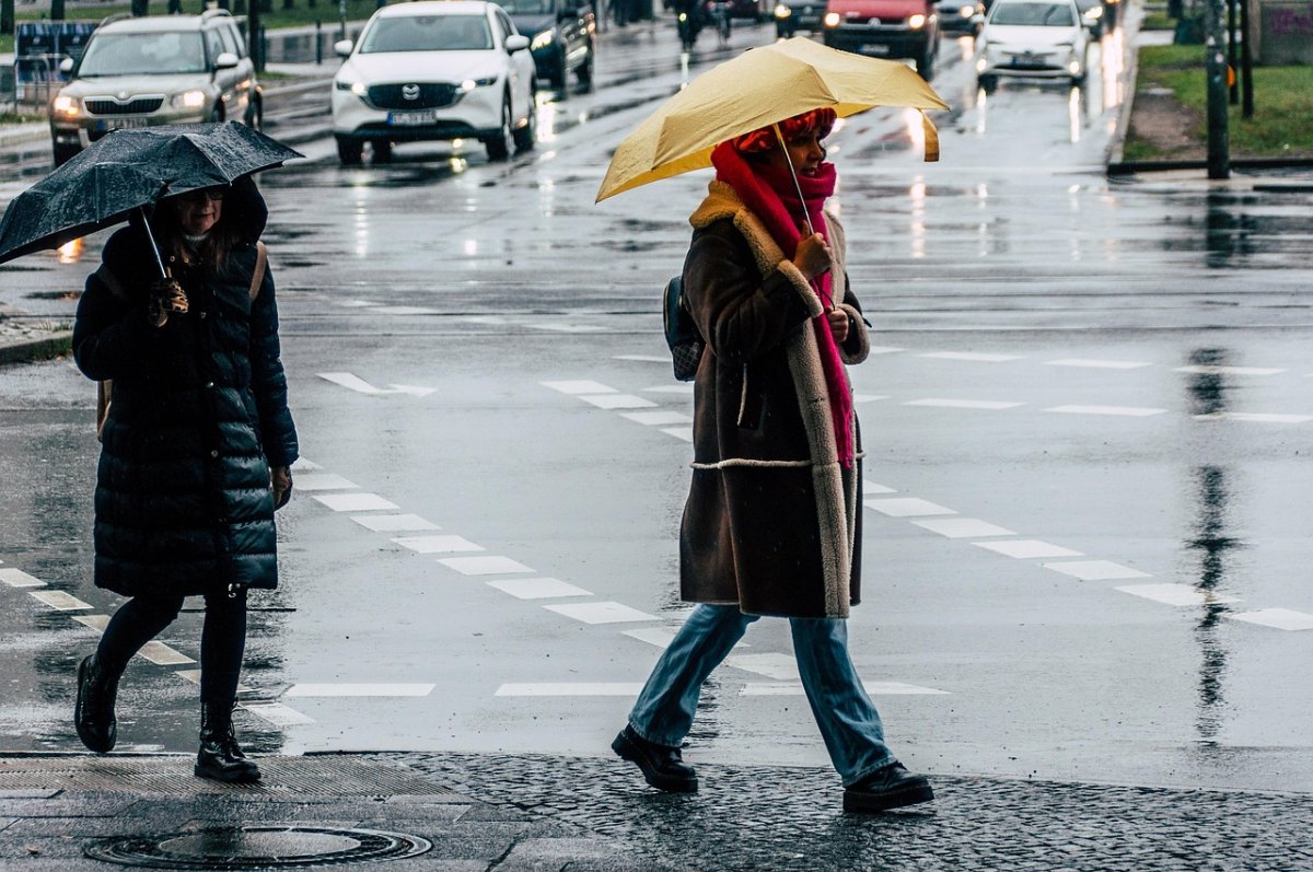 Дождь со снегом ожидает казахстанцев 13 октября