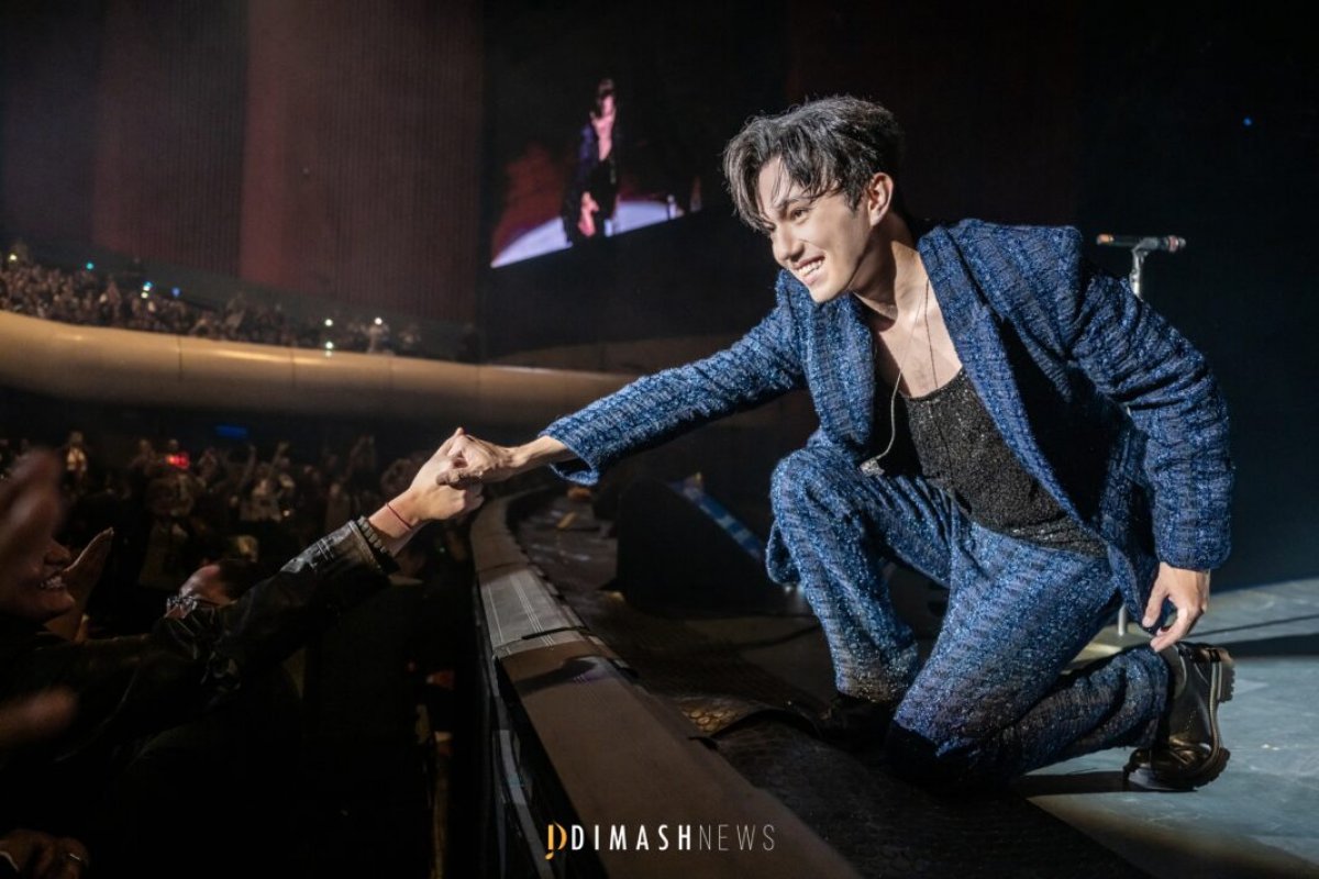 Bésame Mucho в шести октавах: Димаш Кудайберген взорвал зал Мексики