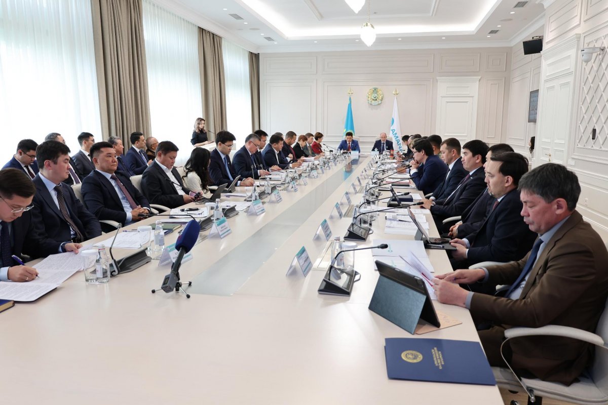 Один работает, другой перерезает ленточку: у ленивых депутатов AMANAT будет отзывать мандаты