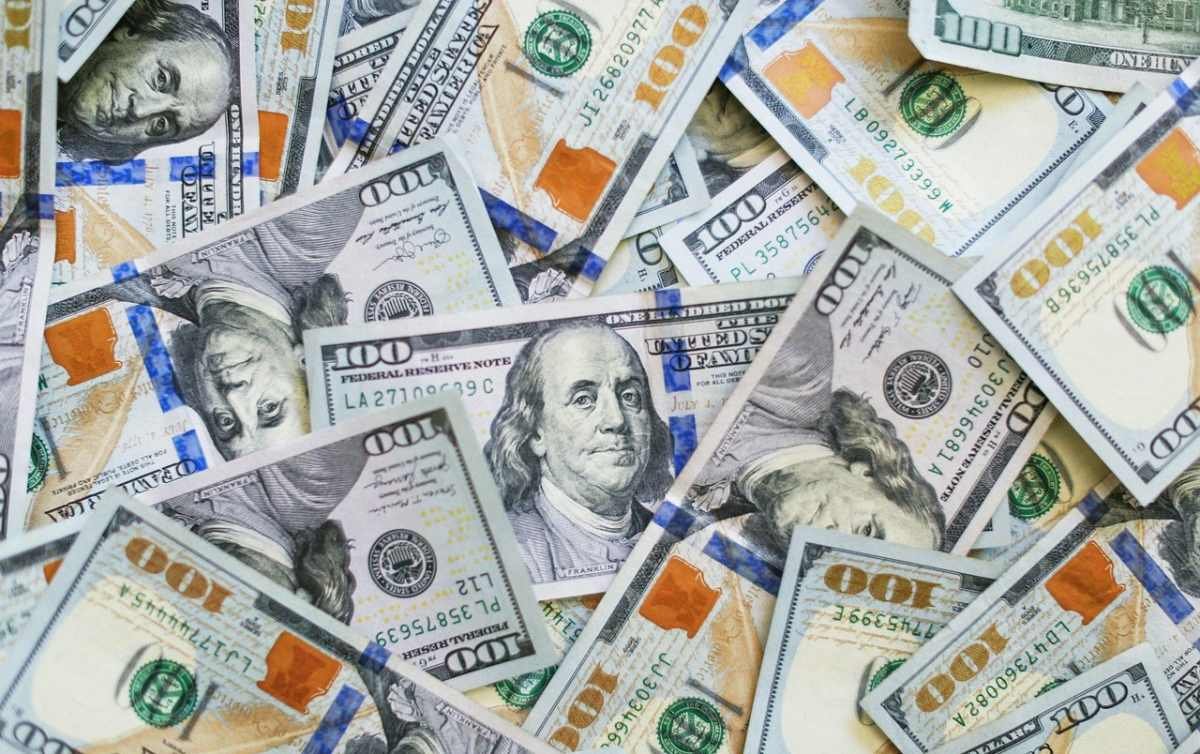 Доллар снова подорожал на торгах в Казахстане