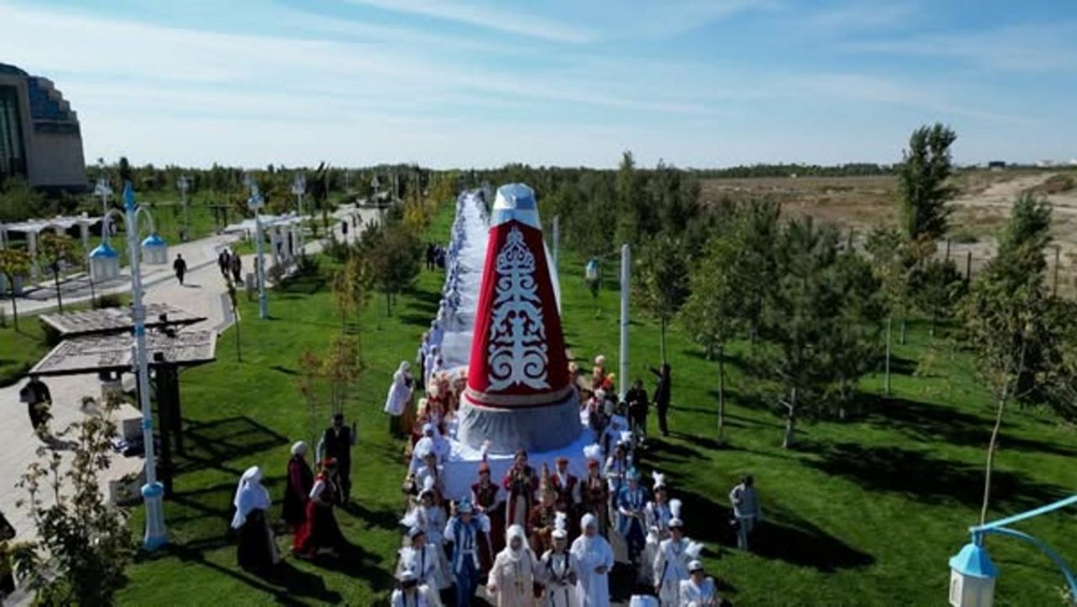 Самое большое саукеле создали в Туркестане