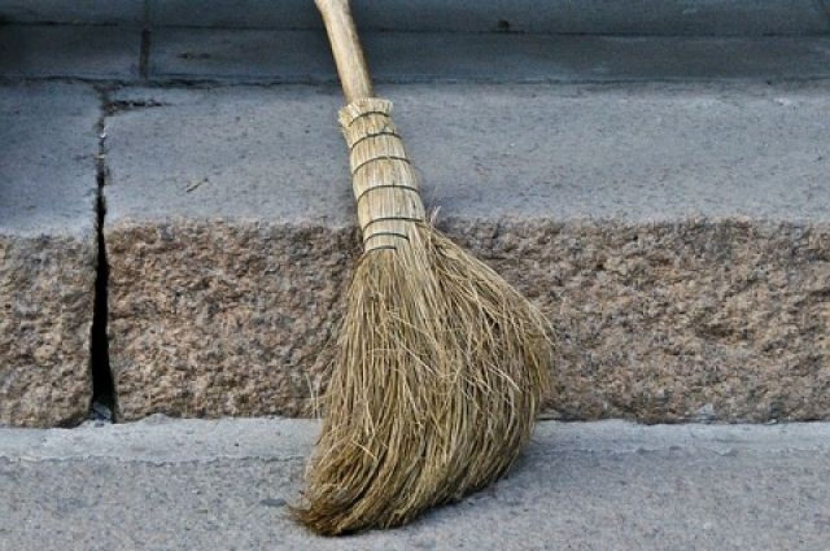 40 часов на общественных работах проведет житель Тараза за оскорбление супруги