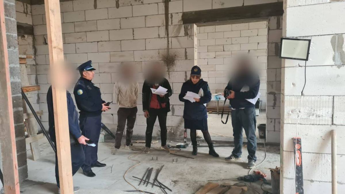 60 нарушений миграционного законодательства выявили за один день в Казахстане