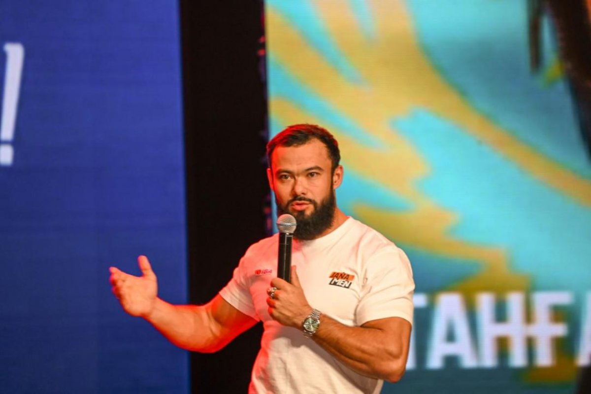 Айтым Жакупов обратился с напутствием к новобранцам Вооруженных сил