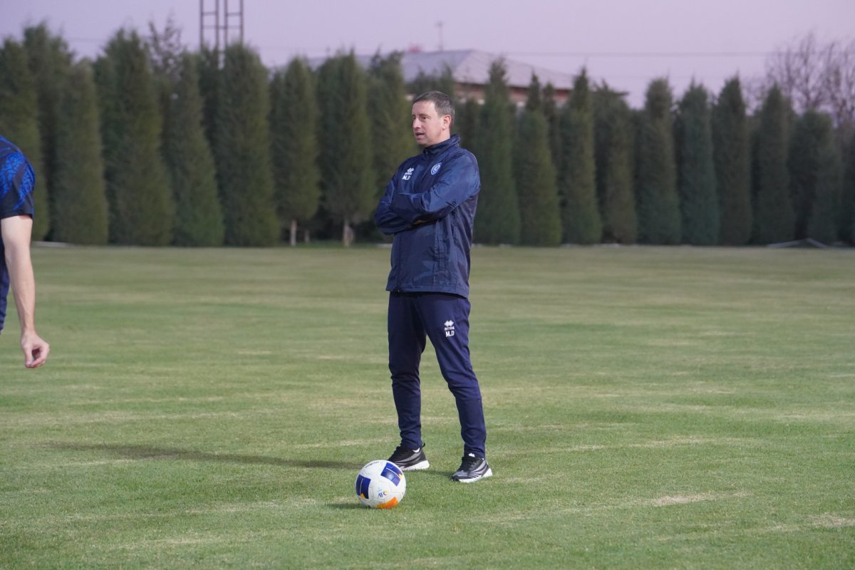 Сборная Казахстана по футболу осталась без тренера