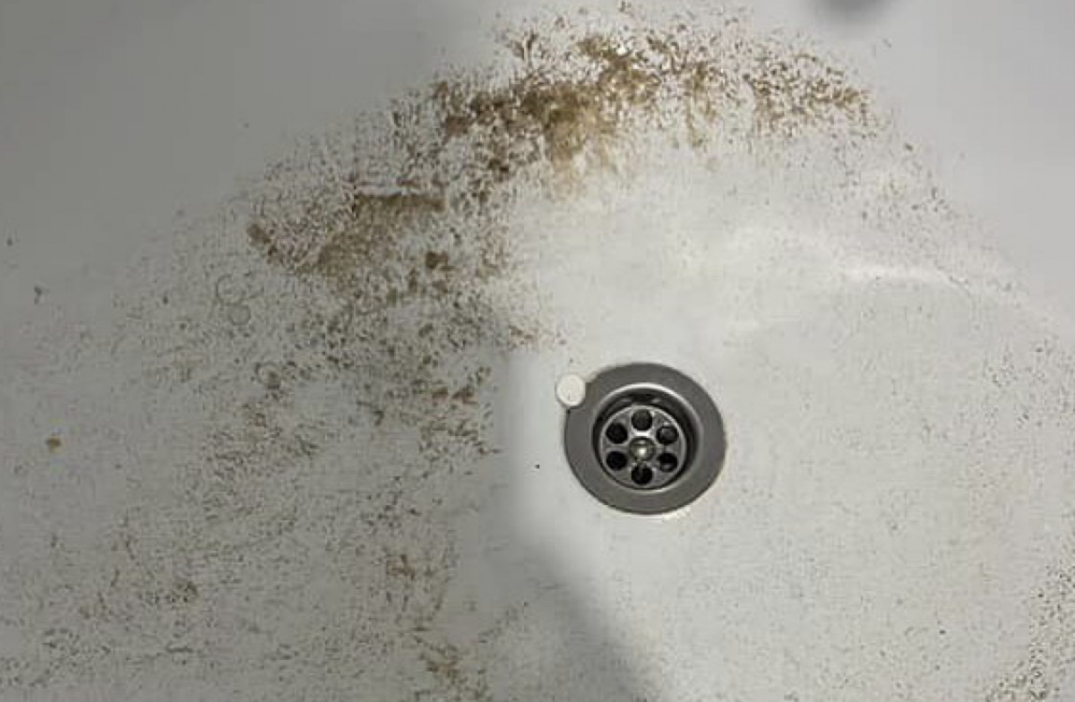 Костанайцы пьют воду с песком: что ответили жителям (ВИДЕО)