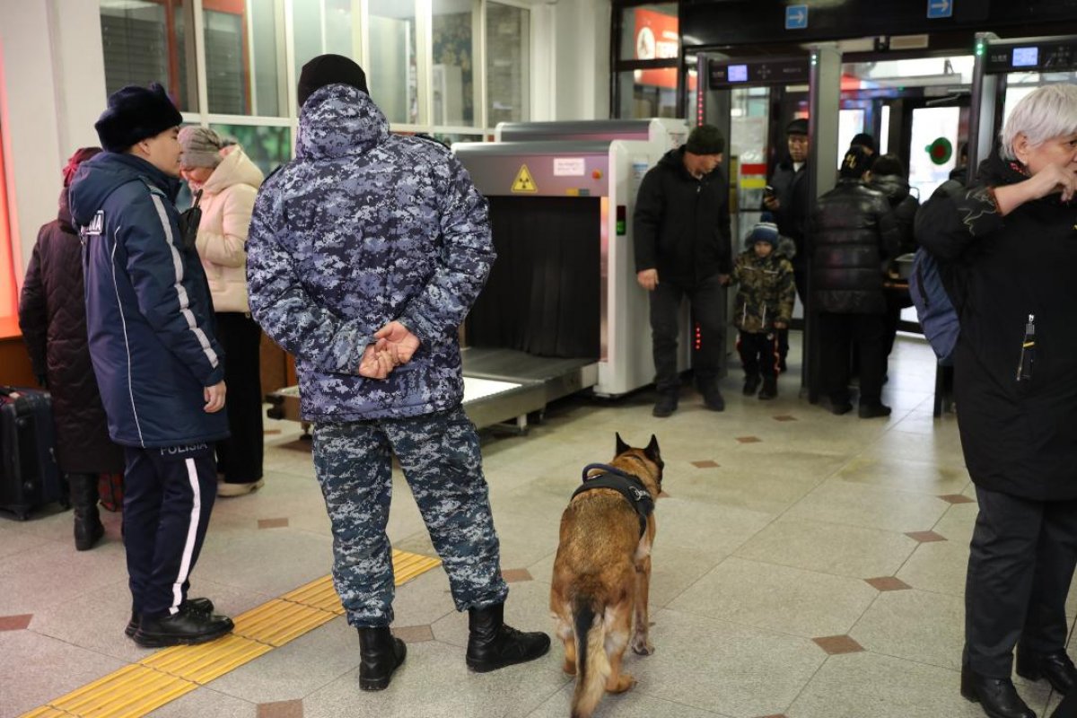 В аэропорту Актобе проверяли посылку после слов о взрывном устройстве
