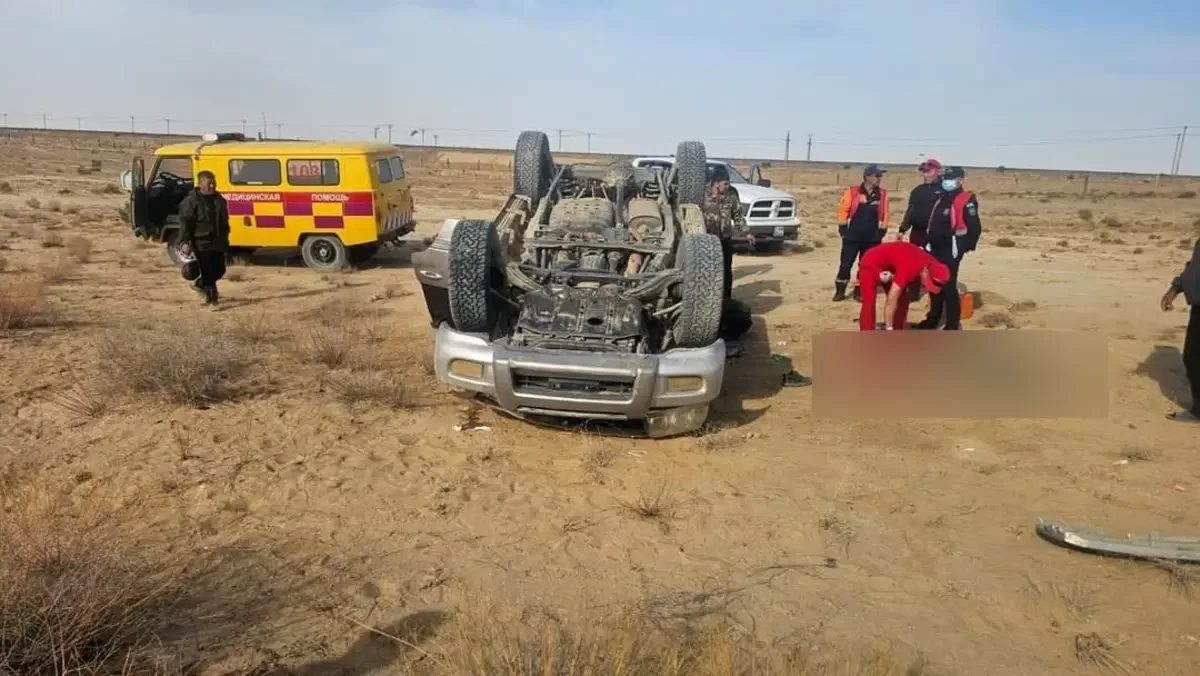 Пассажир погиб после переворота внедорожника на трассе в Мангистау