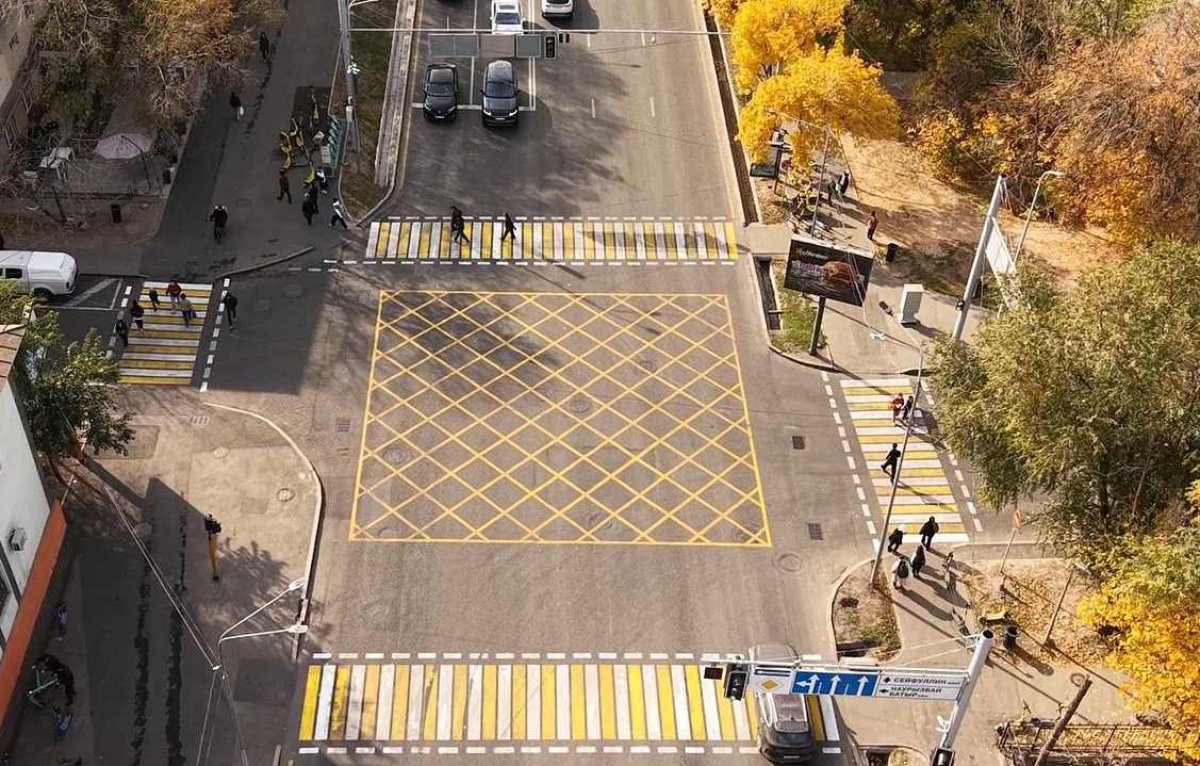 На каких перекрестках появилась новая разметка в Алматы