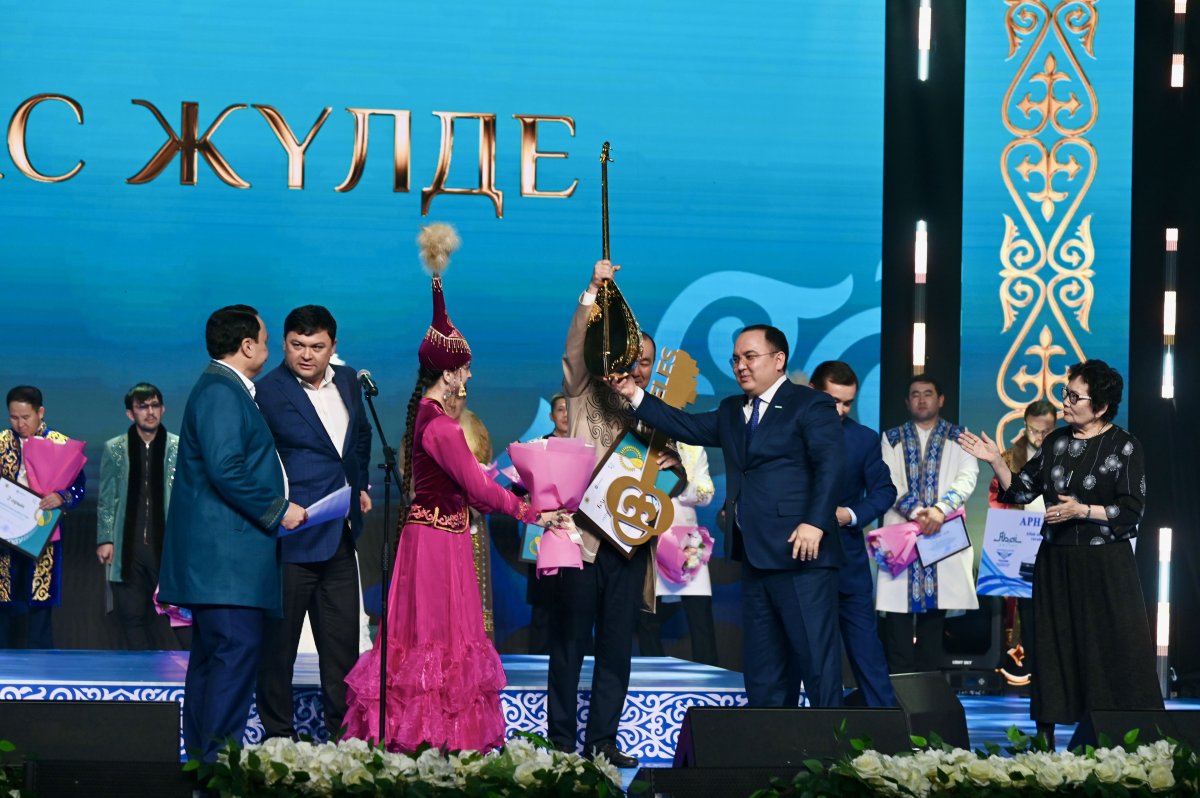 “Адамзаттың бәрін сүй!”: состоялся республиканский айтыс, организованный партией AMANAT