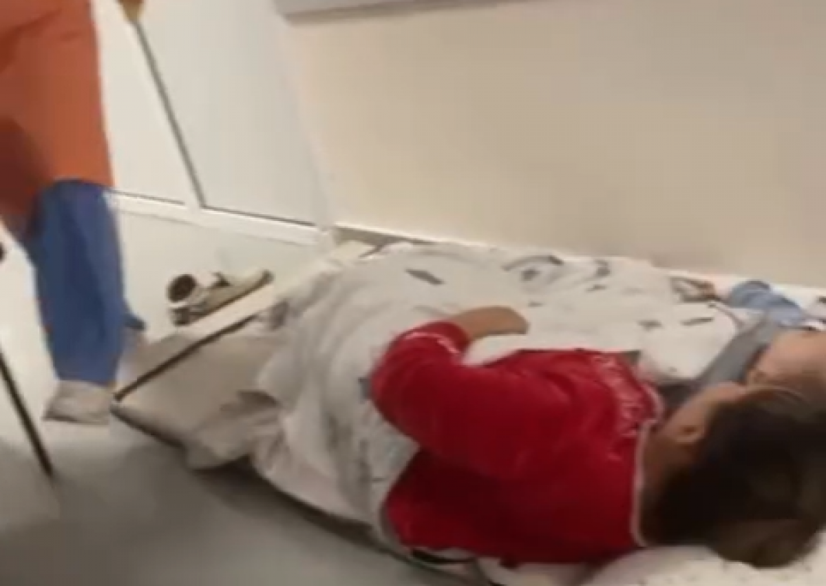 Пациенты на полу в коридоре больницы Шымкента: власти объяснили ситуацию