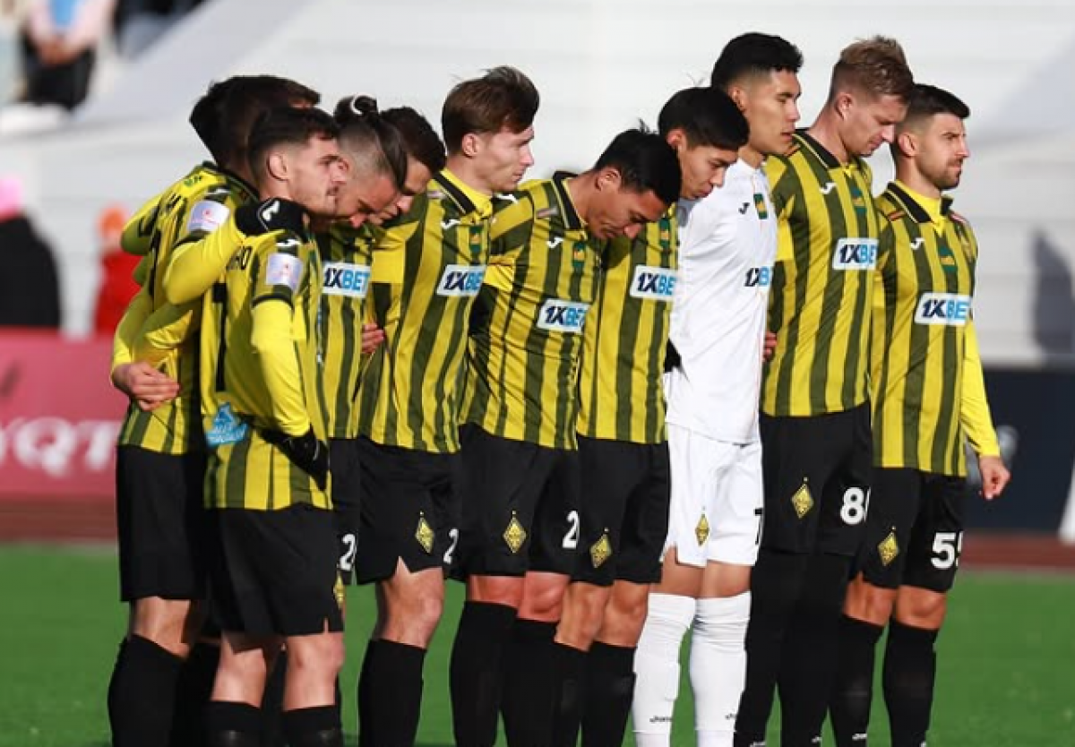 Удар шипами по голове получил футболист ФК "Кайрат"