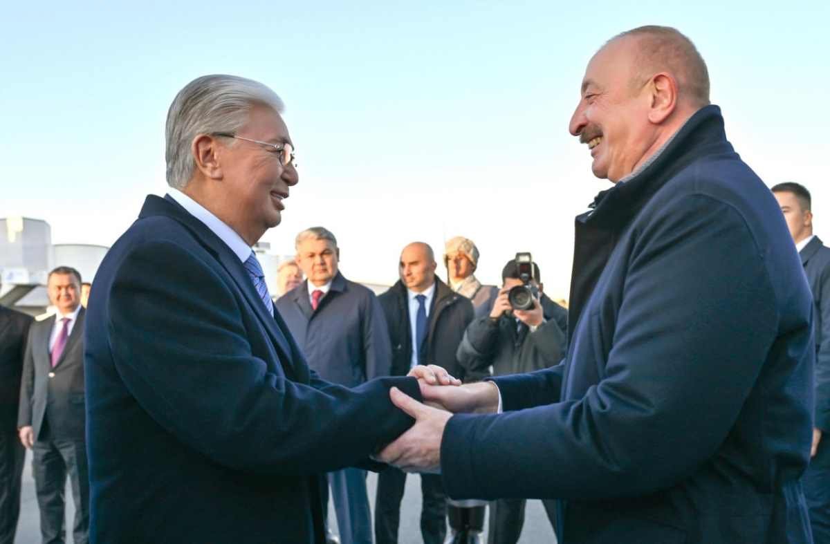 Токаев лично встретил президента Азербайджана в аэропорту Астаны