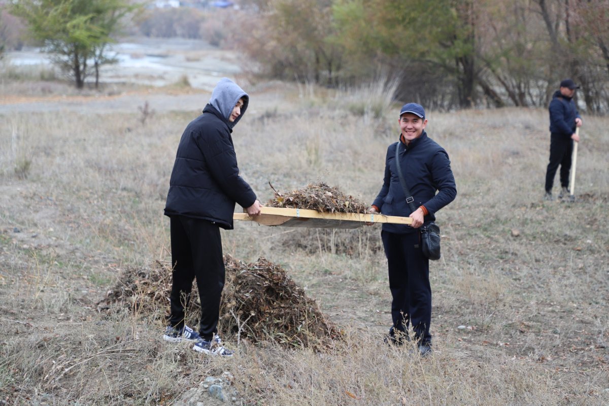 Праздник с лопатой в руке: как в области Жетысу готовятся ко Дню Республики