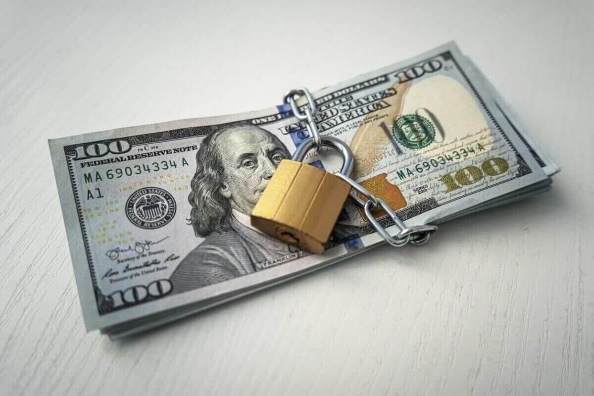 Обменники подняли курс доллара