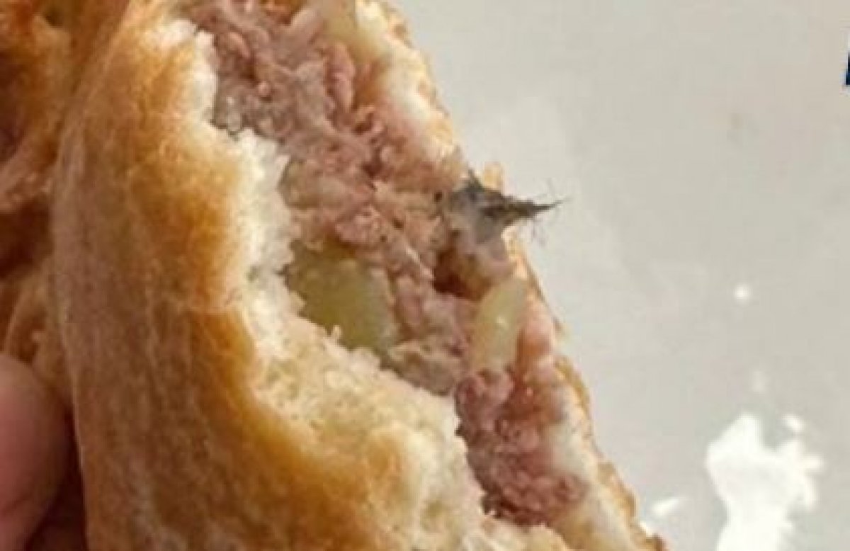 Булочку с шерстью мыши обнаружили в столовой Абайской области