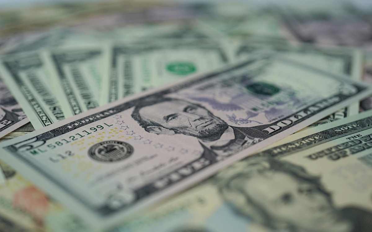 Доллар снова растет в обменниках